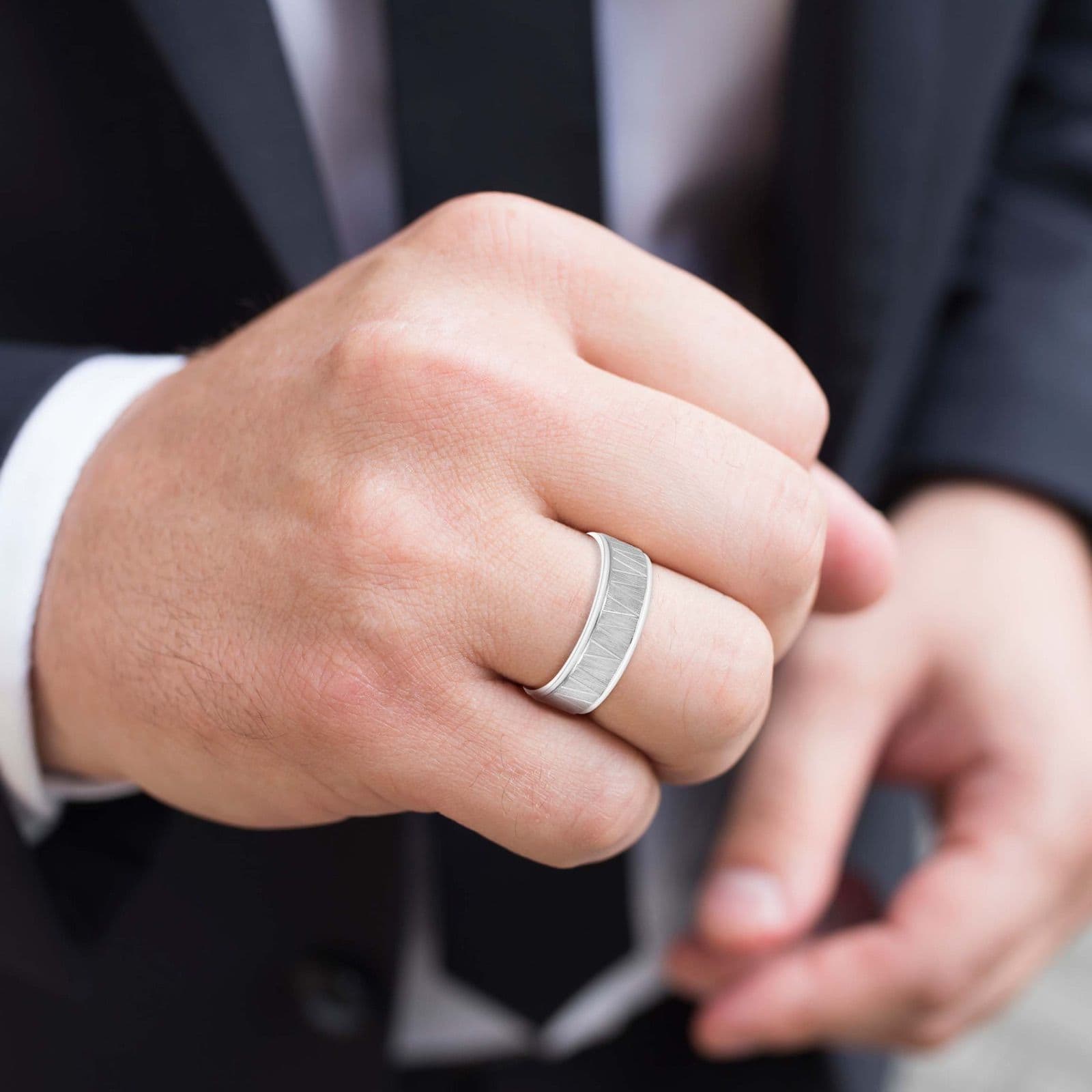 Men's Patterned Minimalist Design Band