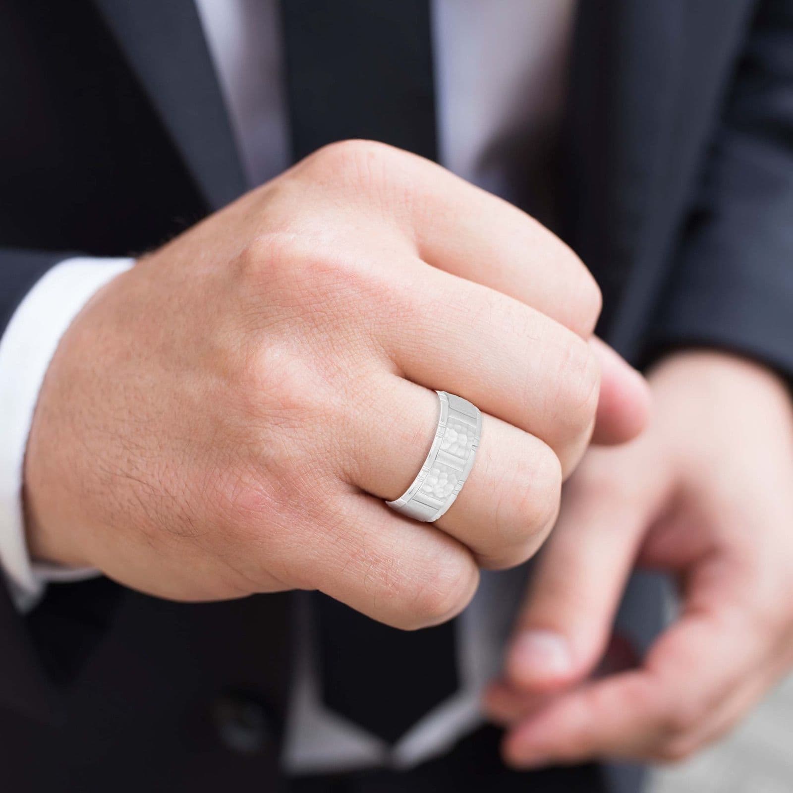 Men’s Striped Hammered Brick Pattern Wedding Band