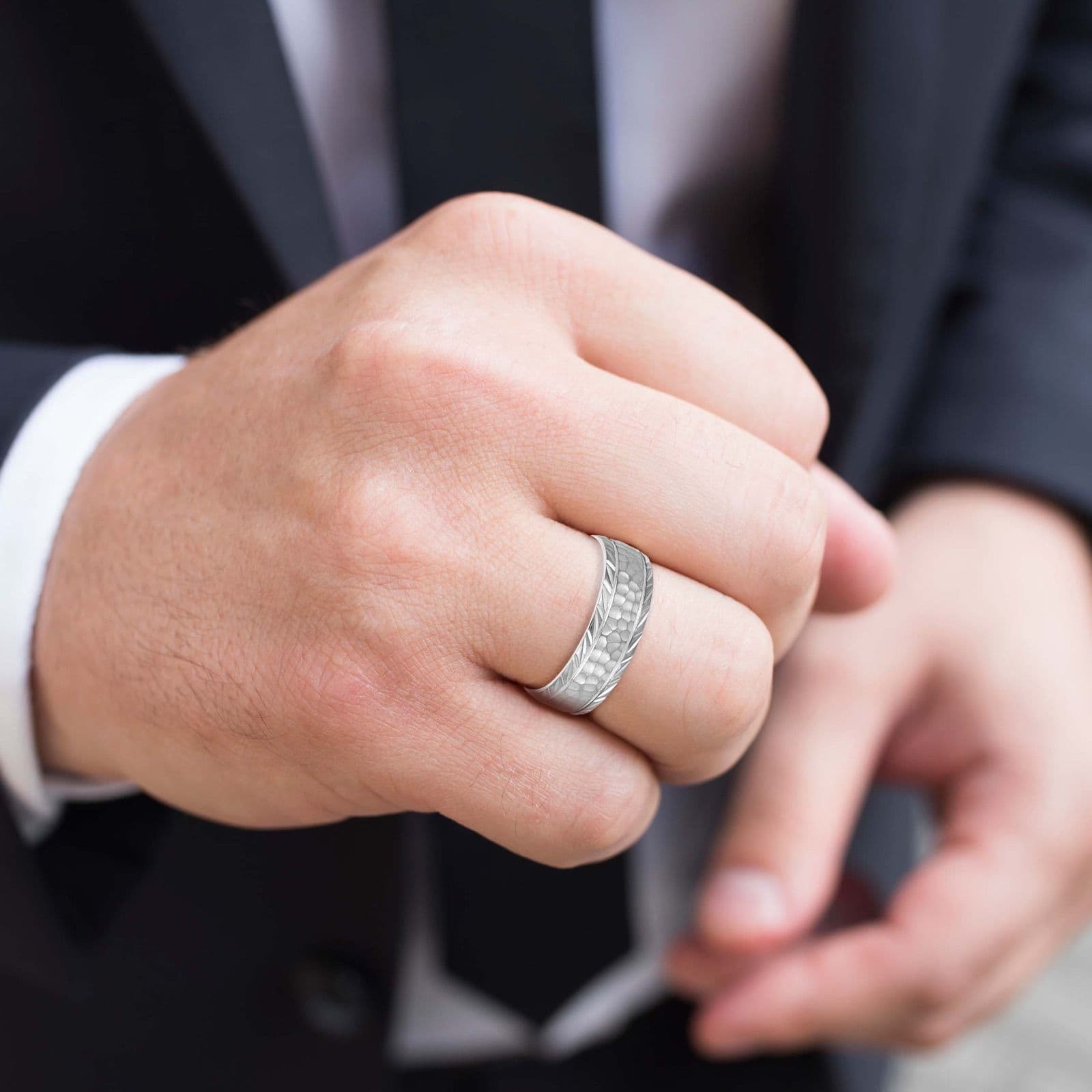 Men’s Leaf Pattern Edged Hammered Center Wedding Band